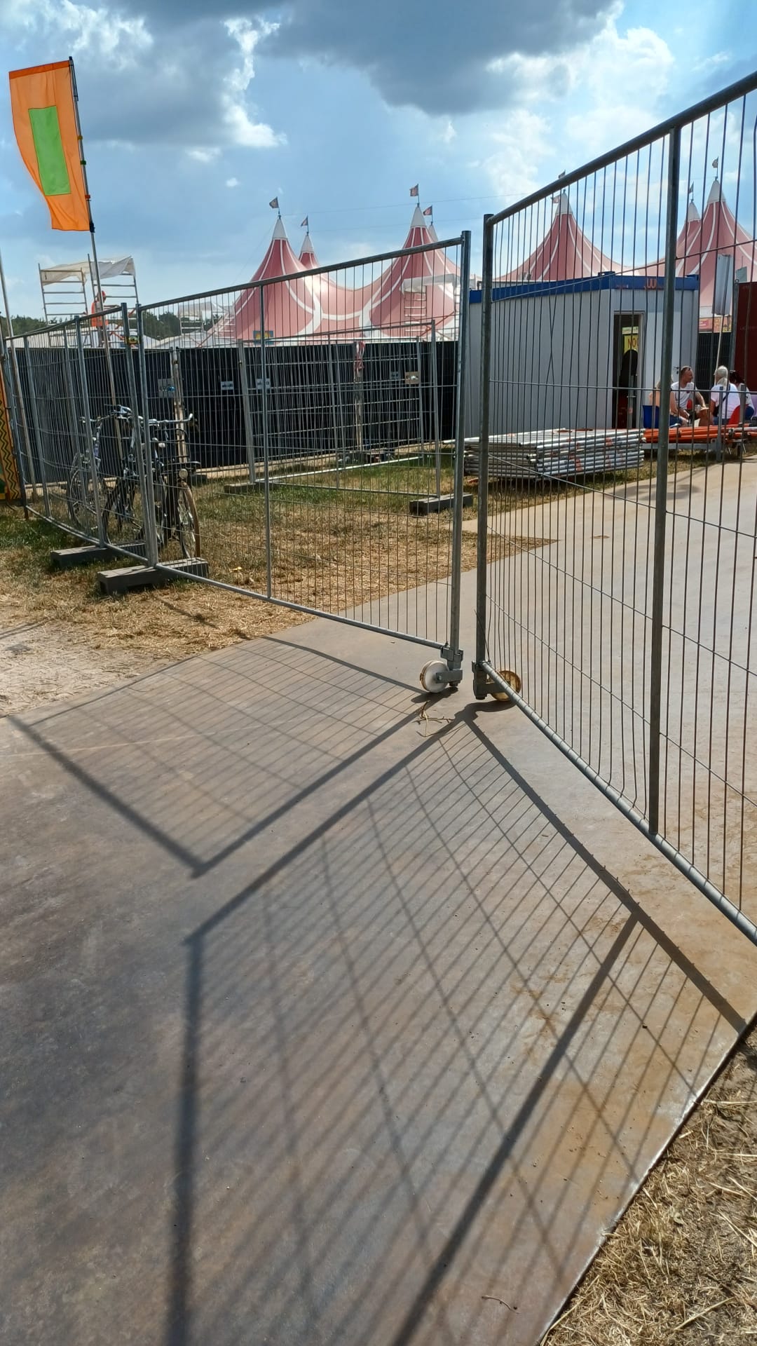Sandra van Animato bij de hekcontrole.